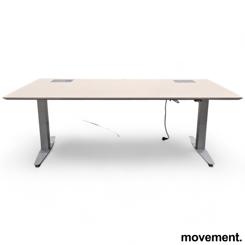 Solgt!Duba B8 S4000 skrivebord med - 1 / 3