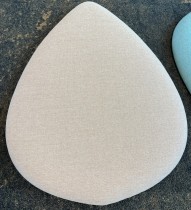 Lydabsorbent for veggmontering fra Zilenzio i lys rosa stoff, modell Delta Wall 2, 73x99cm, pent brukt