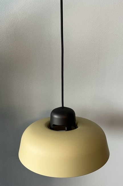 Wästberg taklampe i olivengrønn,