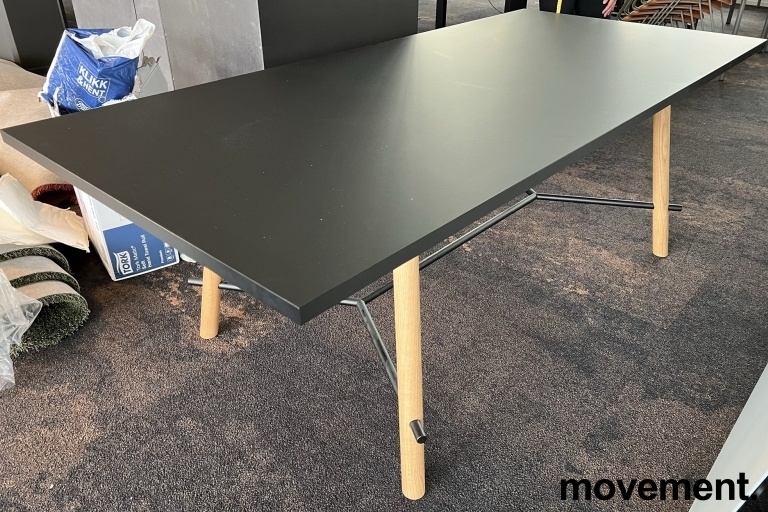 Solgt!Møtebord i sort Fenix-laminat med - 1 / 2