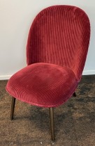 Loungestol / lenestol i lilla velour-stoff / sorte ben fra Normann Copenhagen, modell Ace, pent brukt