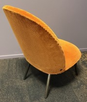 Loungestol / lenestol i orange velour-stoff / sorte ben fra Normann Copenhagen, modell Ace, pent brukt