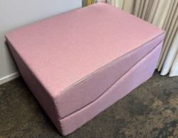 Softline Easy lenestol / hvilestol / loungemøbel i lilla stoff, pent brukt