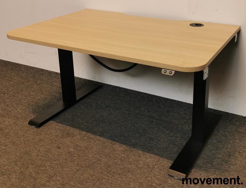 Solgt!Skrivebord med elektrisk hevsenk i - 1 / 2
