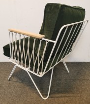 Lekker loungestol fra Honore Deco i grønt fløyelsstoff / hvitlakkert metall, pent brukt