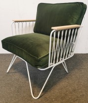 Lekker loungestol fra Honore Deco i grønt fløyelsstoff / hvitlakkert metall, pent brukt