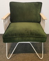 Lekker loungestol fra Honore Deco i grønt fløyelsstoff / hvitlakkert metall, pent brukt