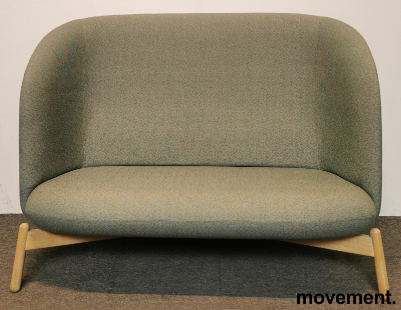 Solgt!Sofa i grønt stoff / eik fra - 2 / 3