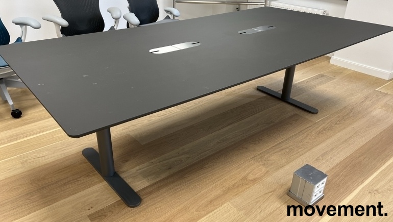Solgt!Møtebord i mørk grå linoleum / mørk - 1 / 3
