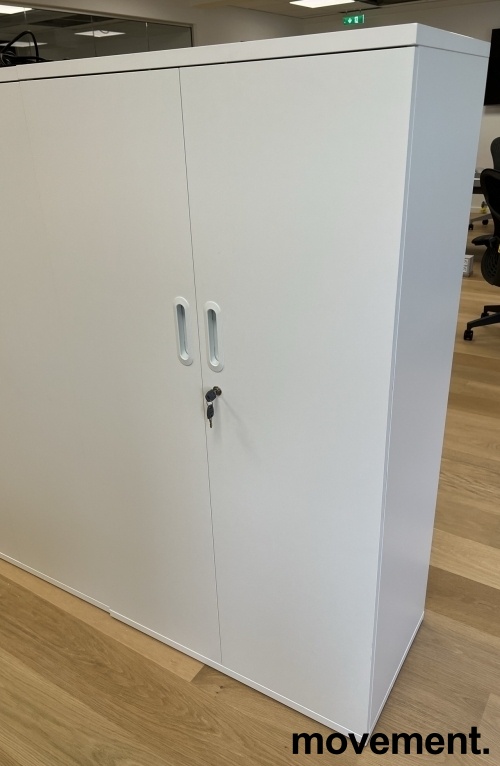 Solgt!Skap i hvitt fra Herman Miller, - 2 / 3