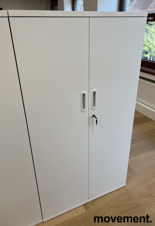 Solgt!Skap i hvitt fra Herman Miller, - 1 / 3