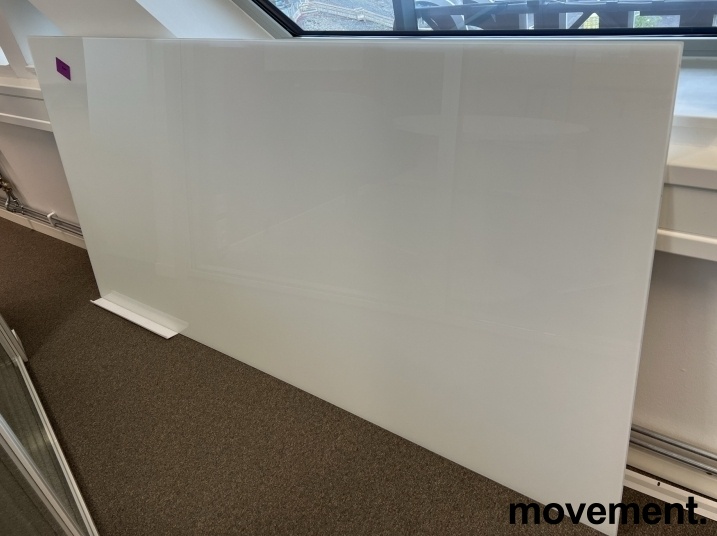 Solgt!Whiteboard i hvitt glass fra
