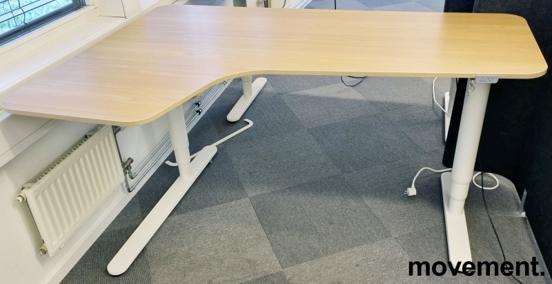 Solgt!IKEA Bekant elektrisk hevsenk i eik - 1 / 3