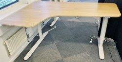 IKEA Bekant elektrisk hevsenk i eik / hvitt, 160x110cm, venstreløsning, pent brukt