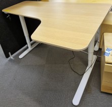IKEA Bekant elektrisk hevsenk i eik / hvitt, 160x110cm, høyreløsning, pent brukt
