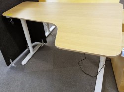 IKEA Bekant elektrisk hevsenk i eik / hvitt, 160x110cm, høyreløsning, pent brukt