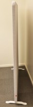 Gulvstående skillevegg fra Scan Sørlie i lys grå, 120cm bredde, 170cm høyde, pent brukt