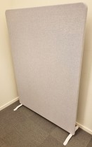 Gulvstående skillevegg fra Scan Sørlie i lys grå, 120cm bredde, 170cm høyde, pent brukt