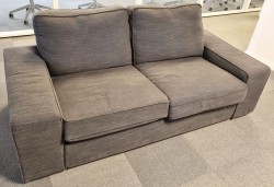IKEA Kivik sofa, 2 seter i grått stoff, bredde 190 cm, dybde 95cm, pent brukt