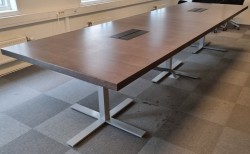 Møtebord fra Expo Nova, 400x120cm, passer 12-16 personer, noe slitasje plater