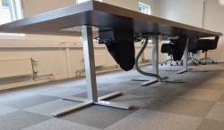 Møtebord fra Expo Nova, 400x120cm, passer 12-16 personer, noe slitasje plater
