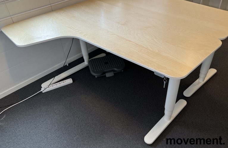 Solgt!IKEA Bekant elektrisk hevsenk i - 1 / 2