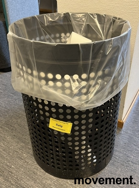 Stor papirkurv i sortlakkert