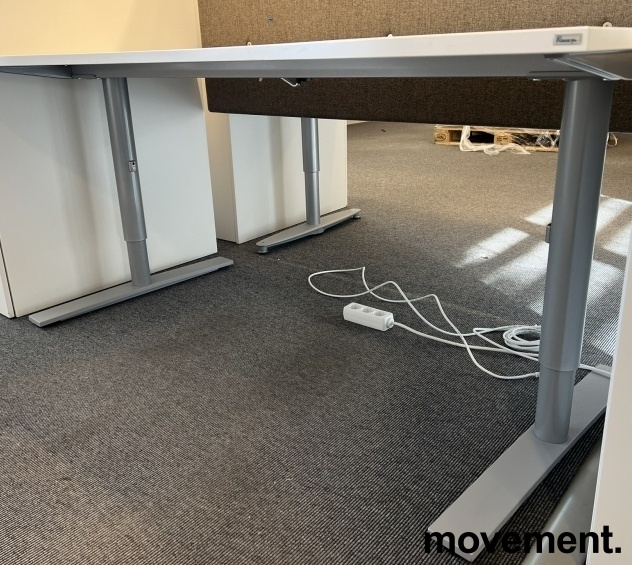 Solgt!Skrivebord fra Kinnarps i hvitt / - 3 / 3