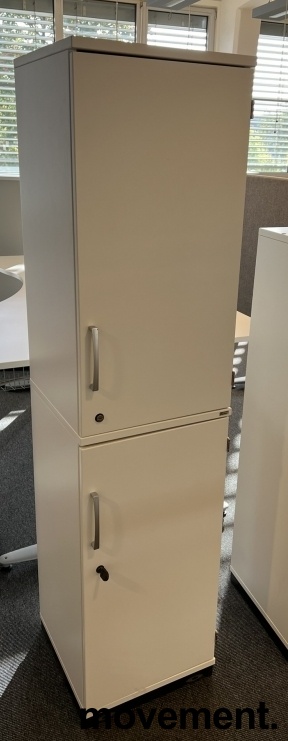 Solgt!Kinnarps E-serie smalt skap i - 1 / 2
