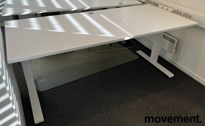 Solgt!Skrivebord med elektrisk hevsenk i - 1 / 4
