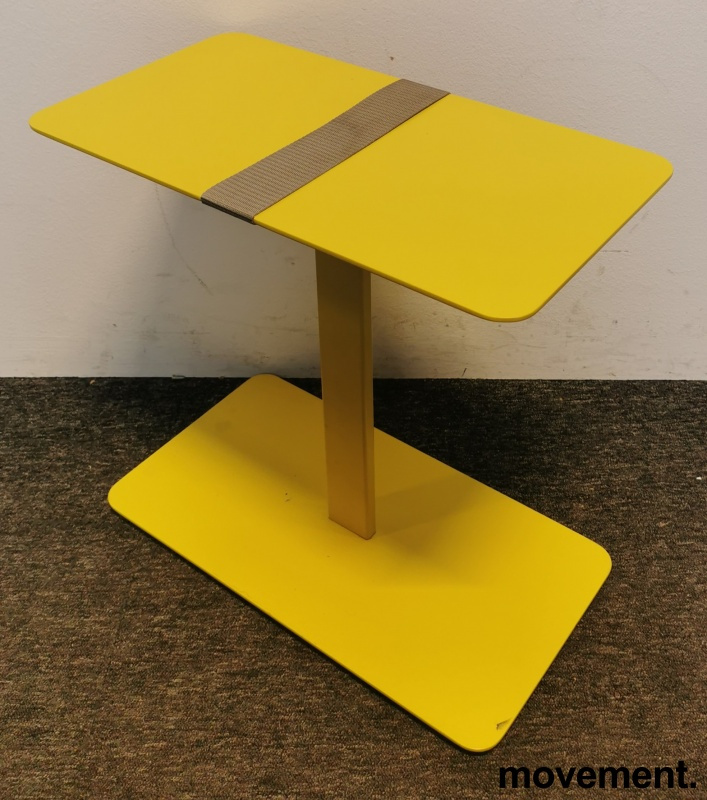 Loungebord i gul med grå stropp fra - 1 / 3