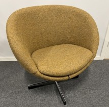 ForaForm Planet Loungestol i gul/gråmelert ullstoff / krom, design: Svein Ivar Dysthe, Norsk klassiker, NYTRUKKET