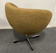 ForaForm Planet Loungestol i gul/gråmelert ullstoff / krom, design: Svein Ivar Dysthe, Norsk klassiker, NYTRUKKET