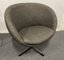 ForaForm Planet Loungestol i brun/gråmelert ullstoff / krom, design: Svein Ivar Dysthe, Norsk klassiker, NYTRUKKET