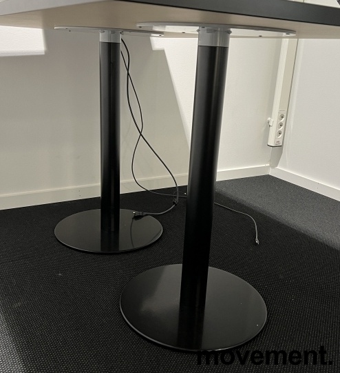Solgt!Kompakt møtebord i sort linoleum / - 2 / 2