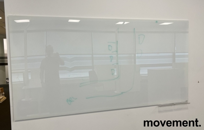 Whiteboard i hvitt glass fra