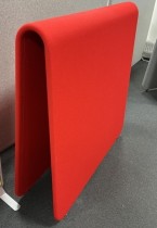 Glimåkra Alp skillevegg på hjul i rødt stoff, 120x115cm, pent brukt