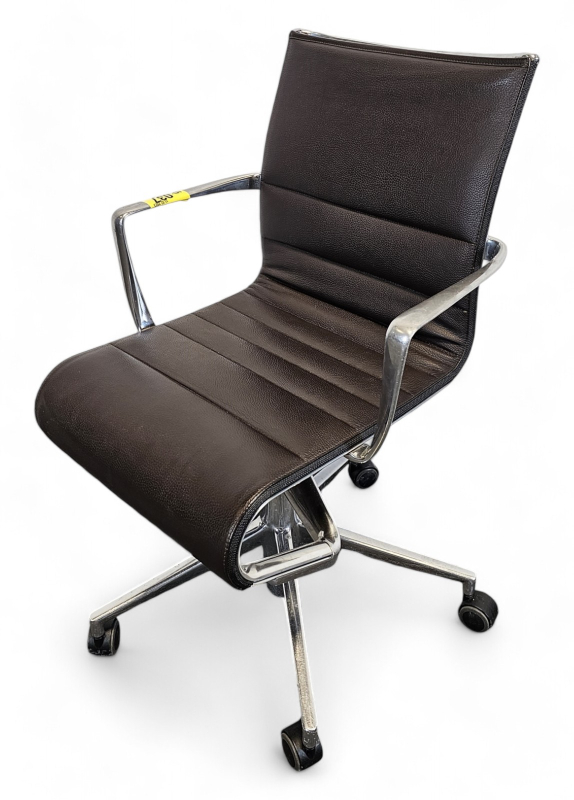 Konferansestol på hjul fra Alias i