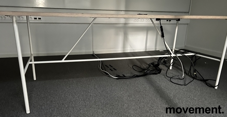 Solgt!Møtebord i hvitt fra Hay, - 2 / 2