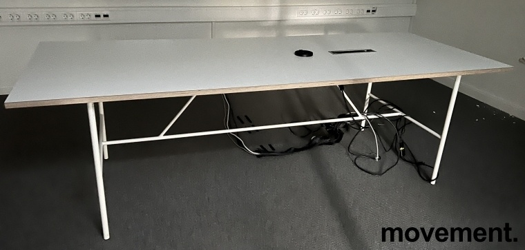 Solgt!Møtebord i hvitt fra Hay, - 1 / 2