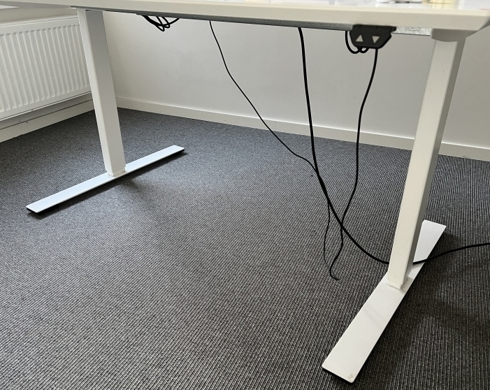 Understell for skrivebord med