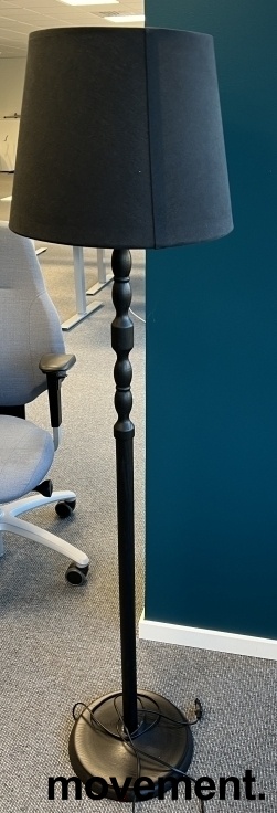 Solgt!Stålampe / gulvlampe i sort fra - 1 / 2