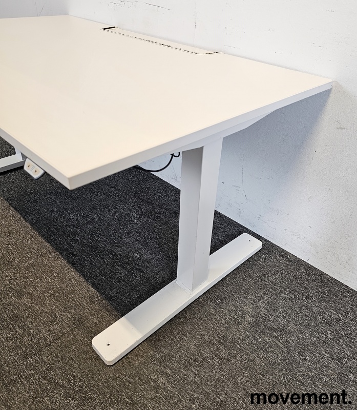 Kinnarps P-serie skrivebord med - 3 / 3