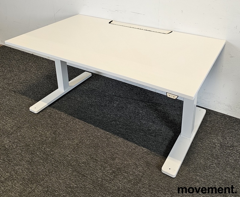 Kinnarps P-serie skrivebord med - 2 / 3