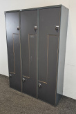 Solgt!Garderobeskap i stål med Z-dører i - 1 / 3