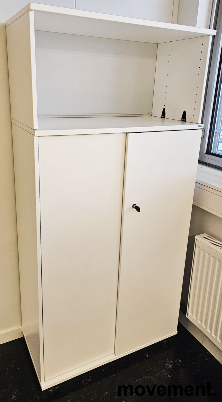 Solgt!Kinnarps E-serie skyvedørsskap i - 1 / 3