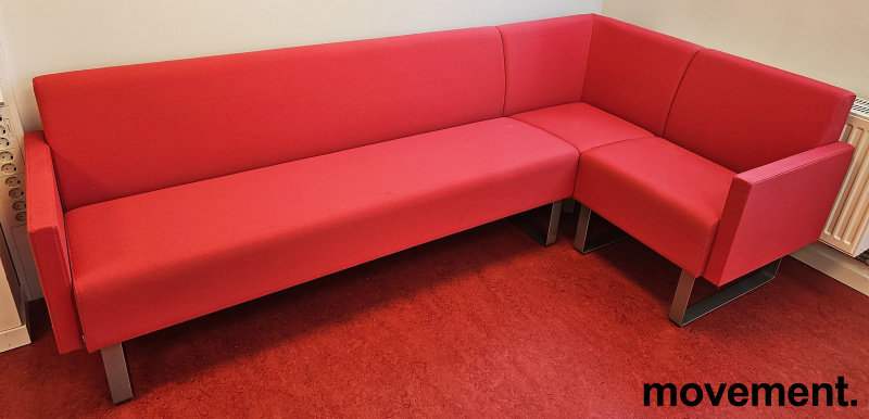 Solgt!Hjørnesofa i rødt stoff fra