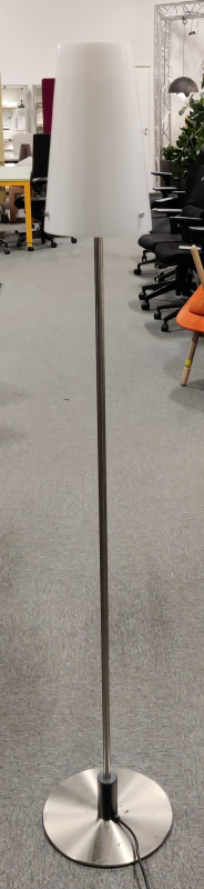Solgt!Stålampe / gulvlampe , pent brukt