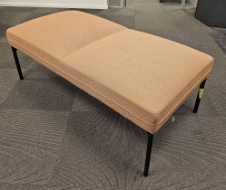 2-seter sofa / lounge i brunt / sort fra ForaForm, modell Senso, bredde 128cm, pent brukt