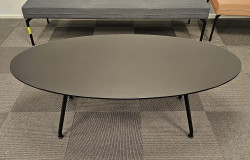 Loungebord i sort fra ForaForm, 140x70cm, høyde 50cm, pent brukt